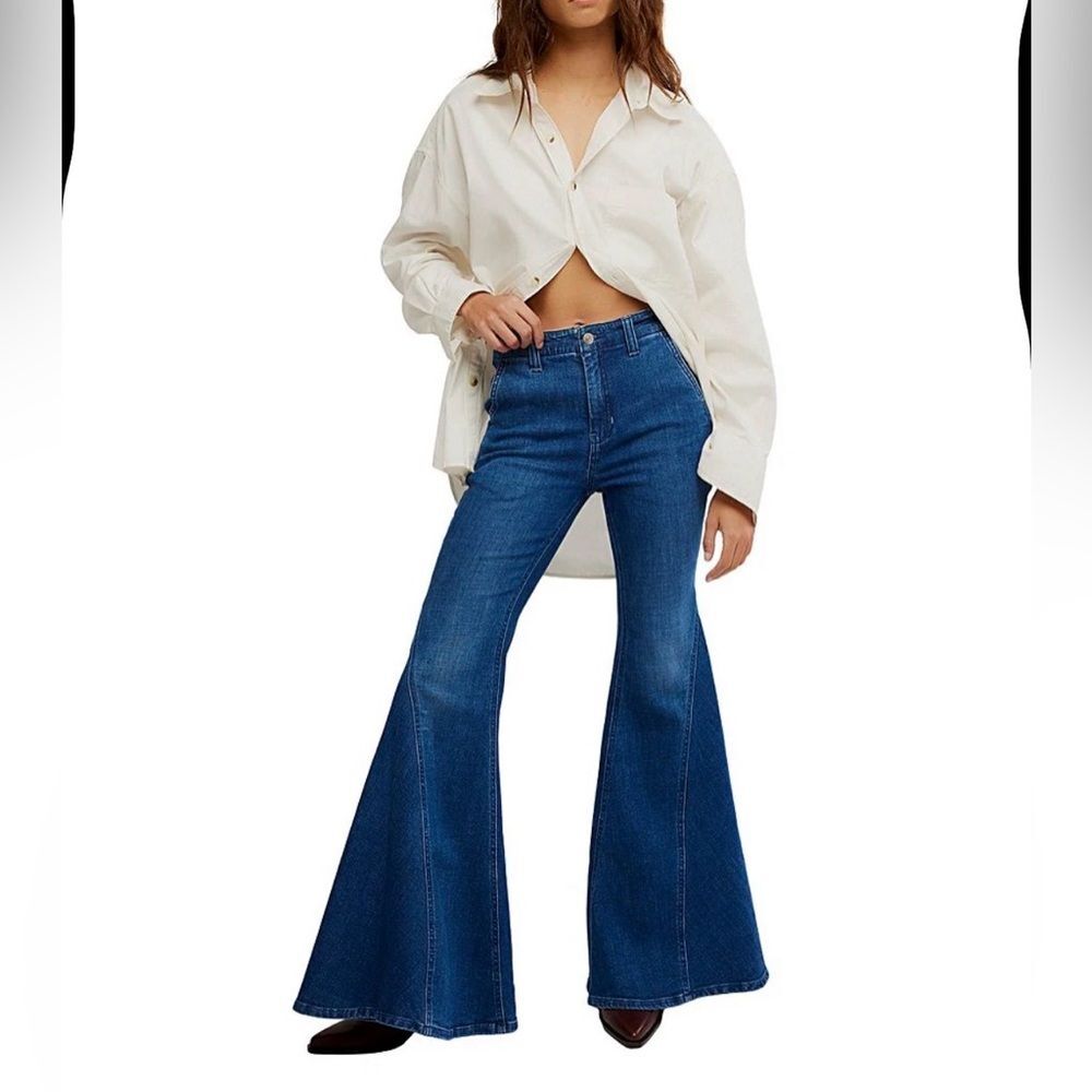 Free People We The Free Marque Mid-Rise Flare Jeans
size 30